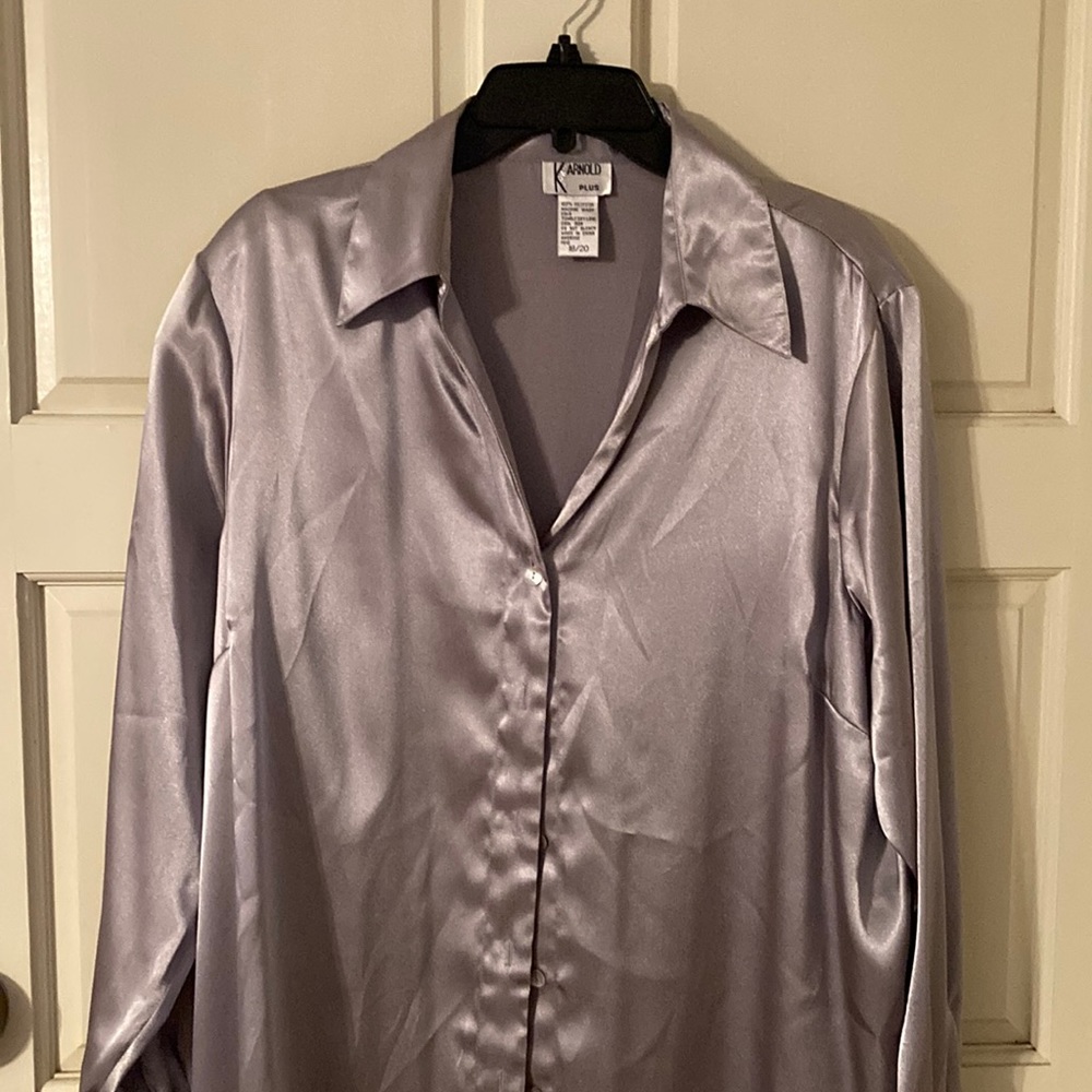 K Arnold Women's long sleeve button down top 18/20 NICE